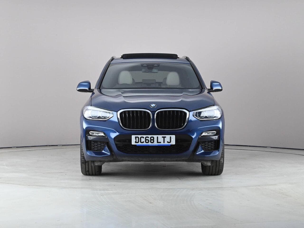 BMW X3 thumbnail Front