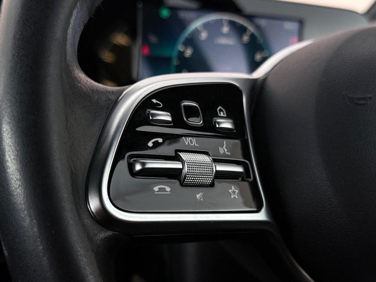 Mercedes-Benz A Class thumbnail Misc Controls