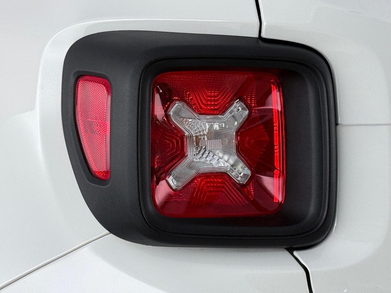 Jeep Renegade thumbnail Lights Rear