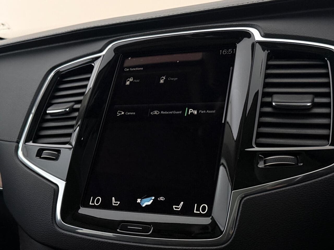 Volvo XC90 thumbnail Infotainment System