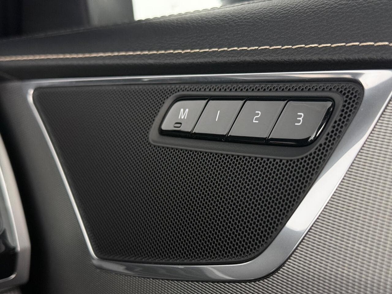 Volvo XC90 thumbnail Misc Controls