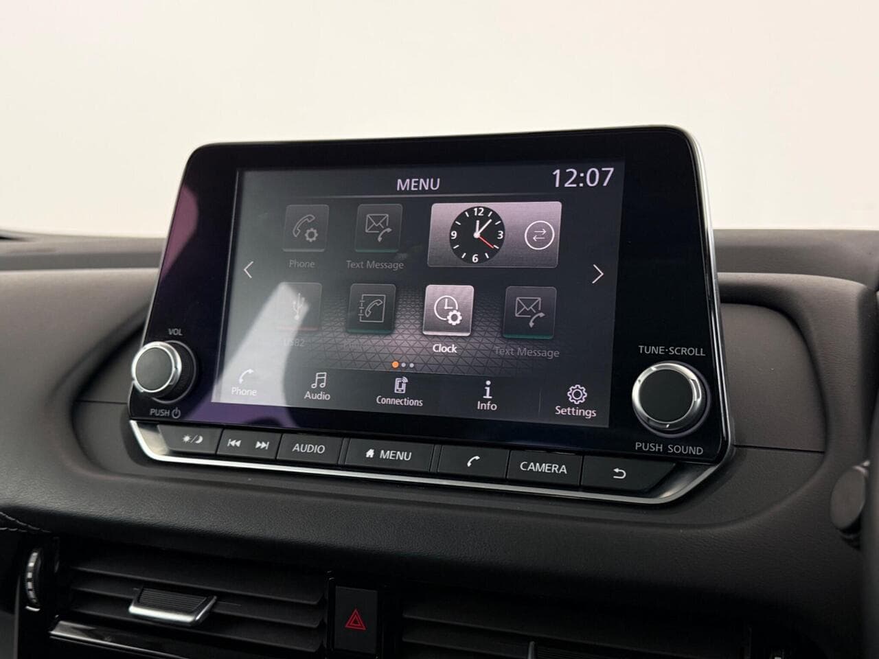 Nissan Qashqai thumbnail Infotainment System