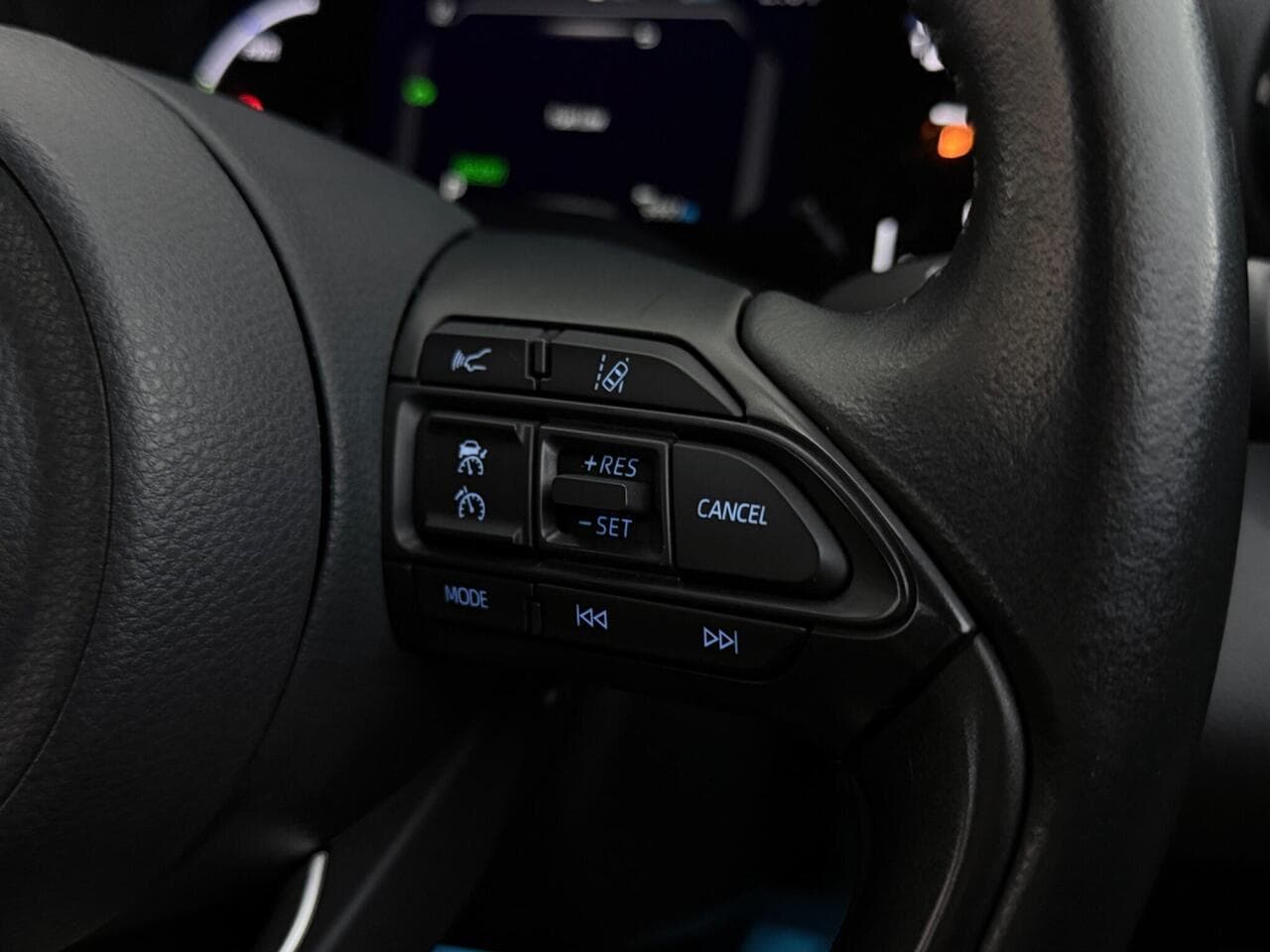 Toyota Yaris Cross thumbnail Misc Controls