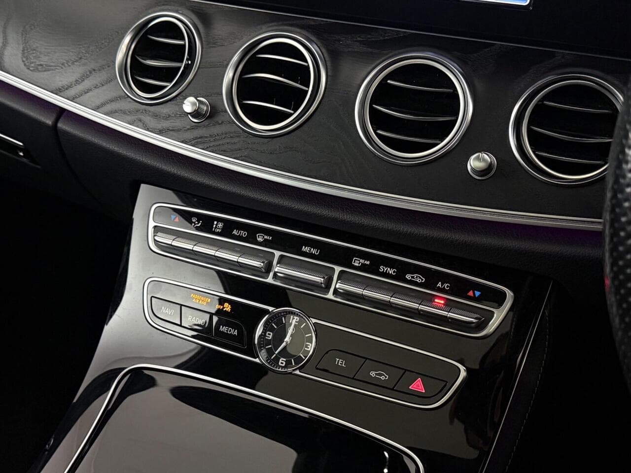 Mercedes-Benz E Class thumbnail Misc Controls
