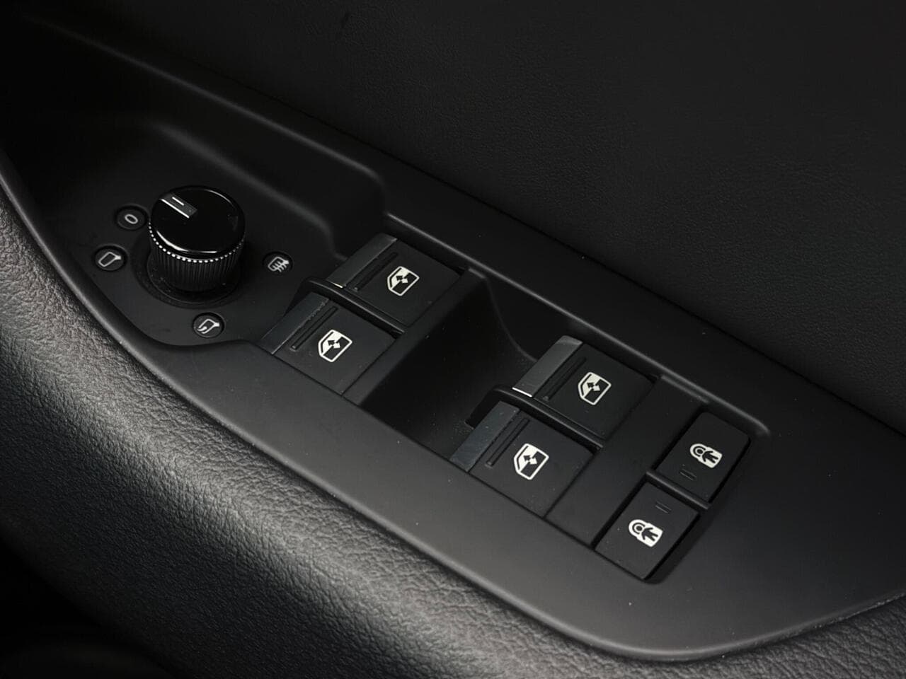 Audi A6 Saloon thumbnail Misc Controls