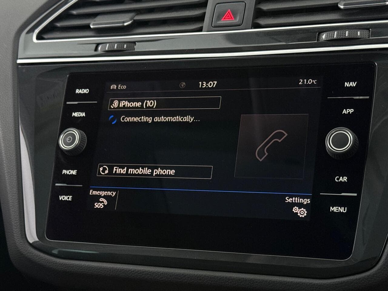 Volkswagen Tiguan thumbnail Infotainment System