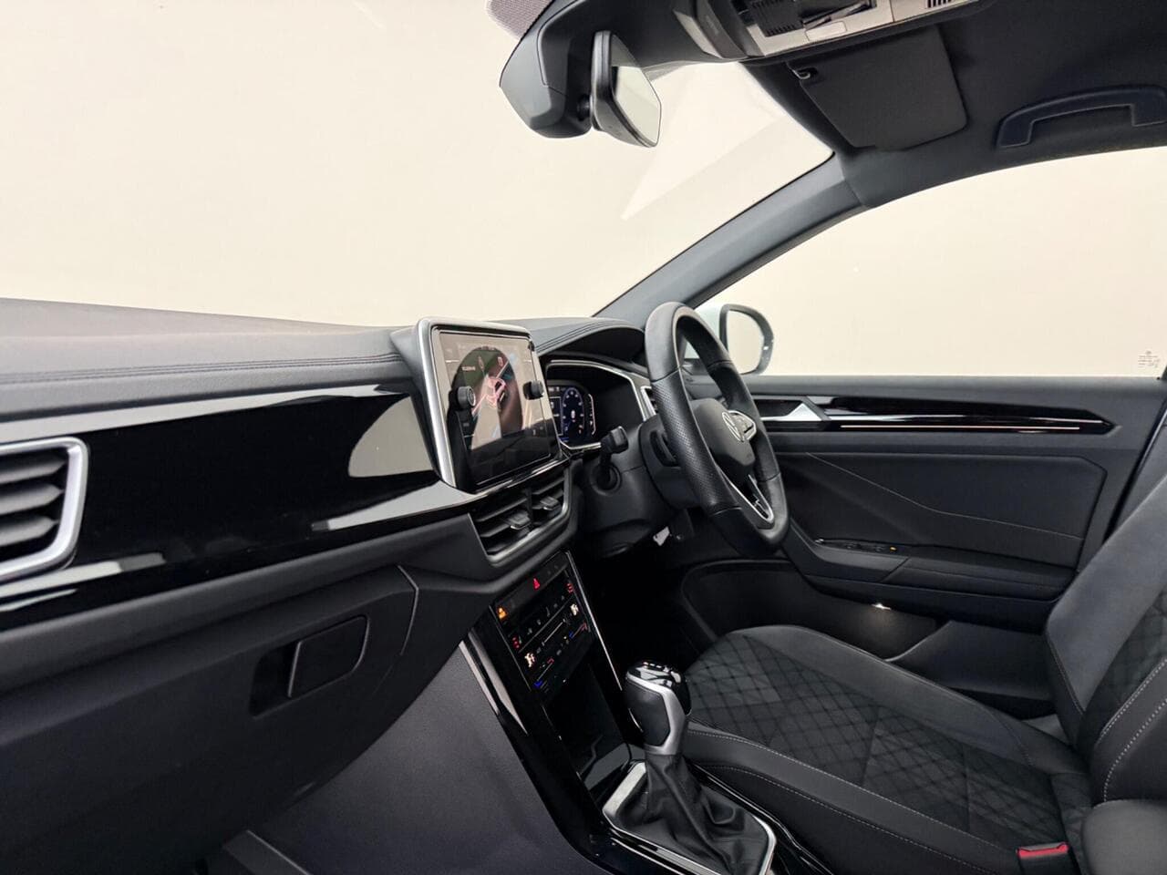 Volkswagen T-Roc thumbnail Interior Front