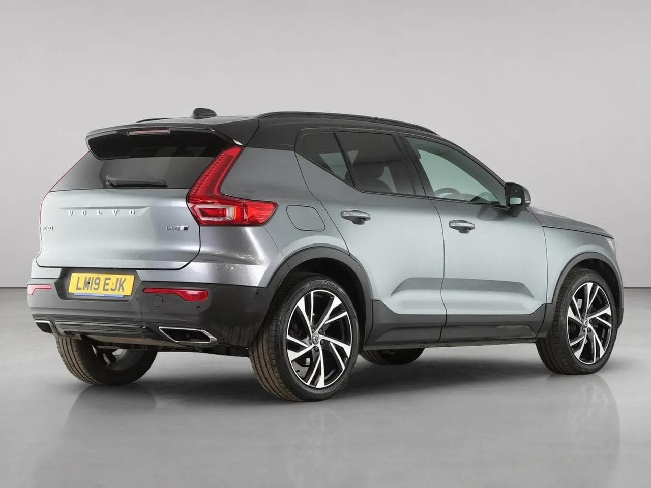 Volvo XC40 thumbnail Rear Right