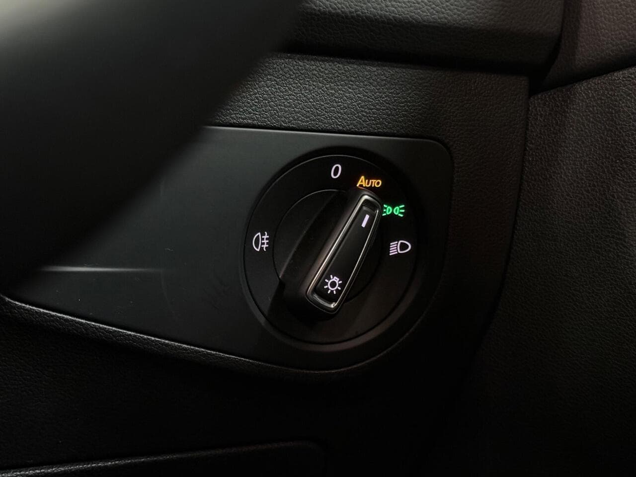 Volkswagen Tiguan thumbnail Misc Controls