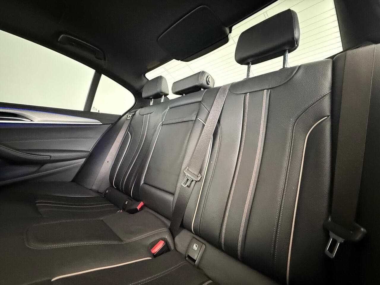 BMW 5 Series thumbnail Seats Rear