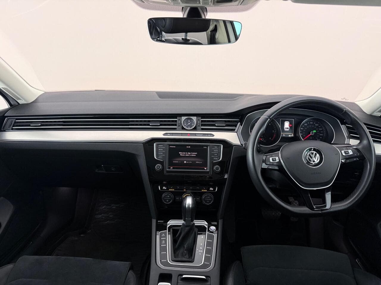 Volkswagen Passat thumbnail Interior Front