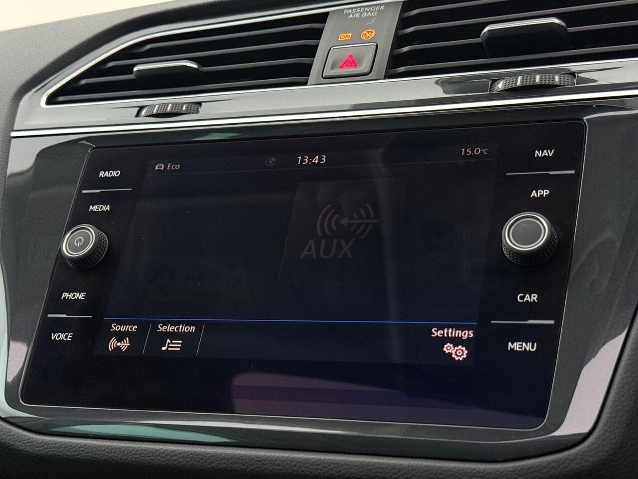 Volkswagen Tiguan thumbnail Infotainment System