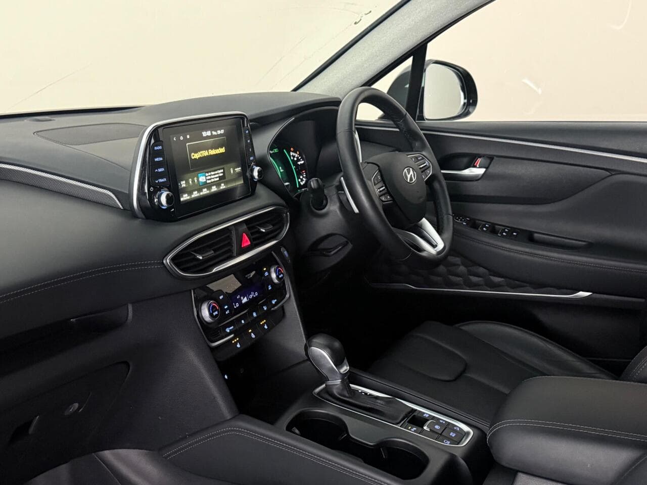 Hyundai Santa Fe thumbnail Interior Front