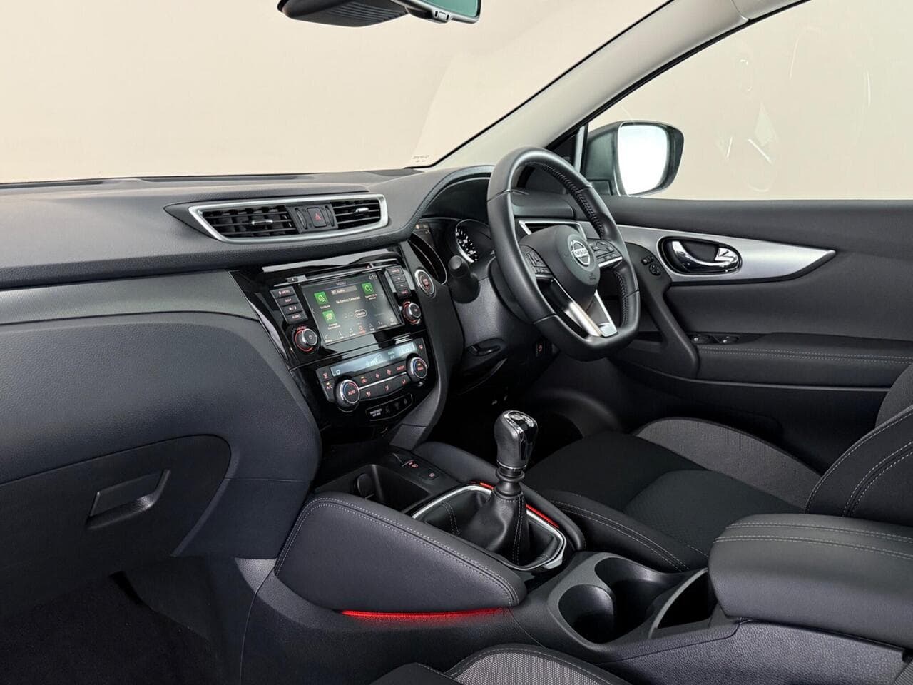 Nissan Qashqai thumbnail Interior Front