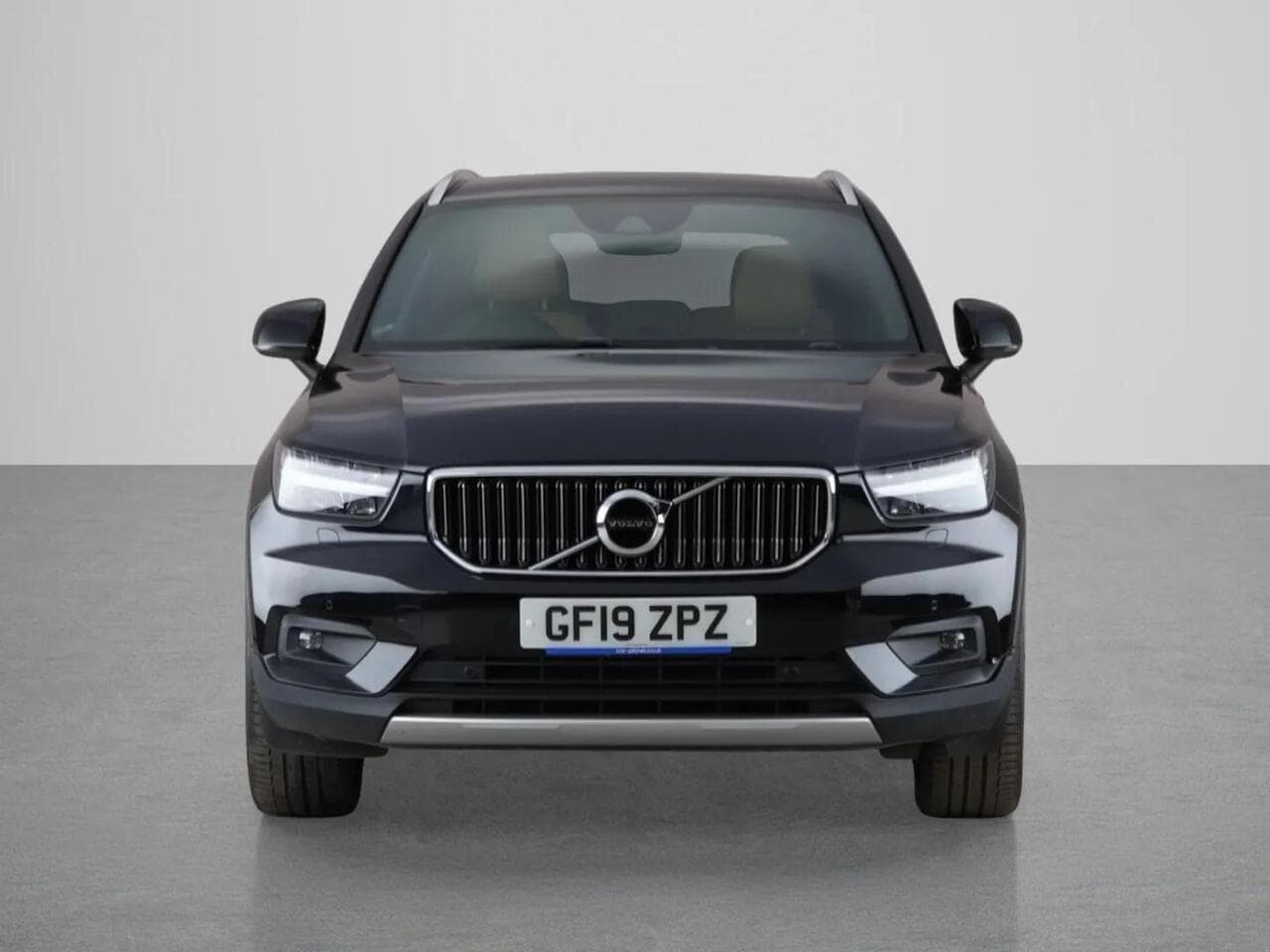 Volvo XC40 thumbnail Front