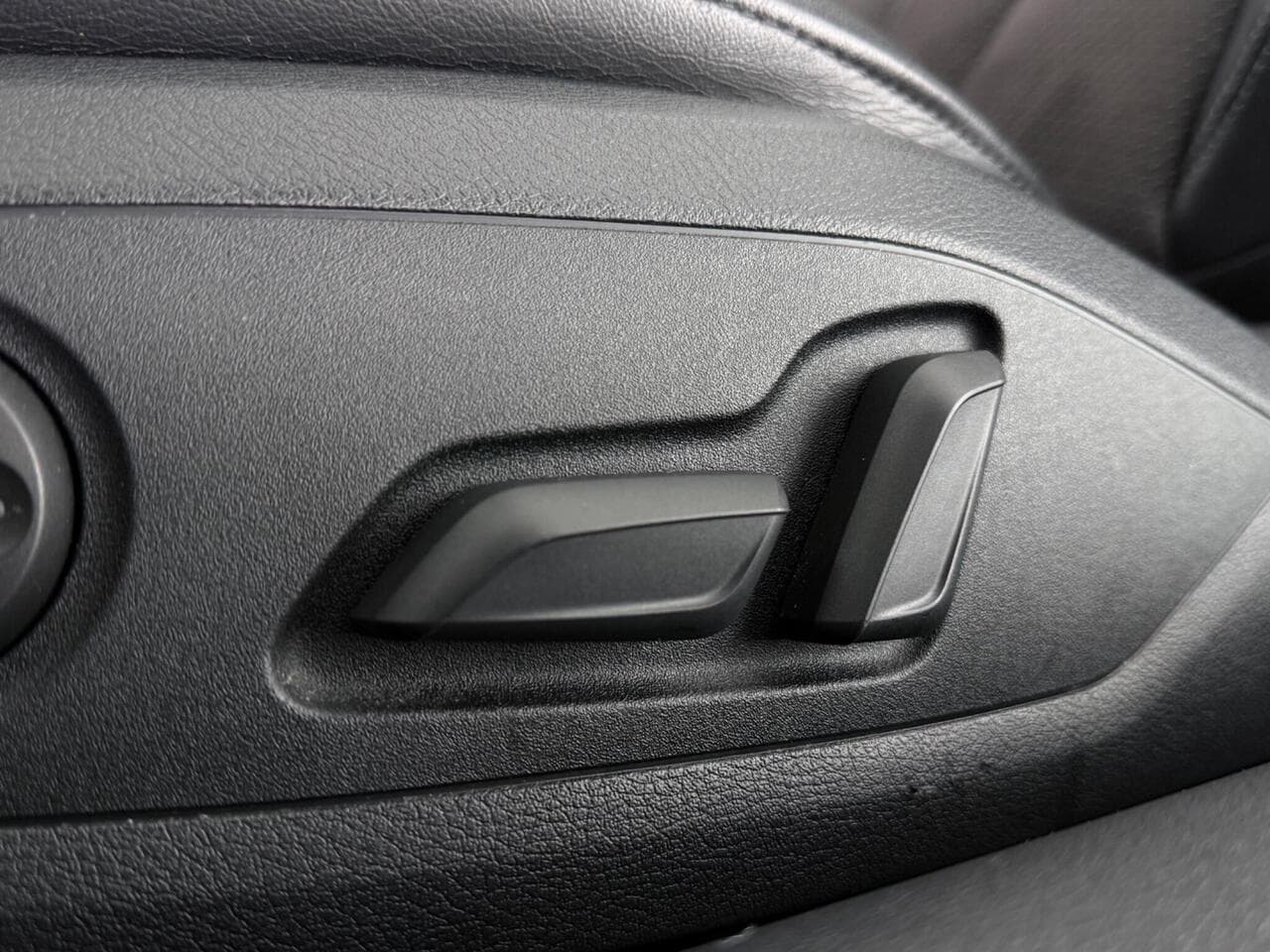 Audi A5 Cabriolet thumbnail Misc Controls