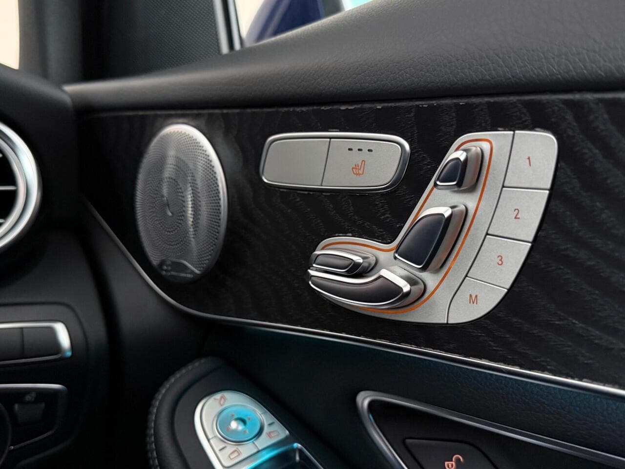 Mercedes-Benz GLC thumbnail Misc Controls