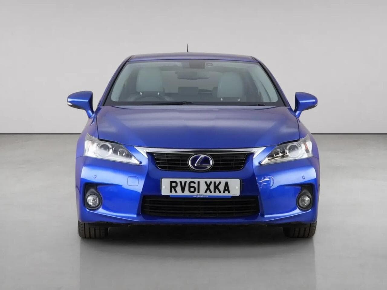 Lexus CT thumbnail Front