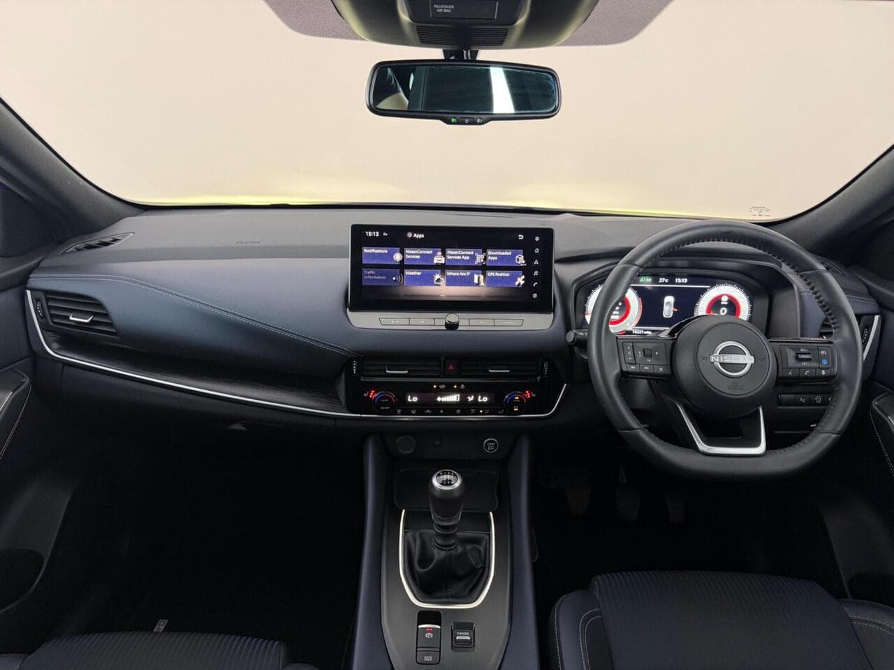 Nissan Qashqai thumbnail Interior Front