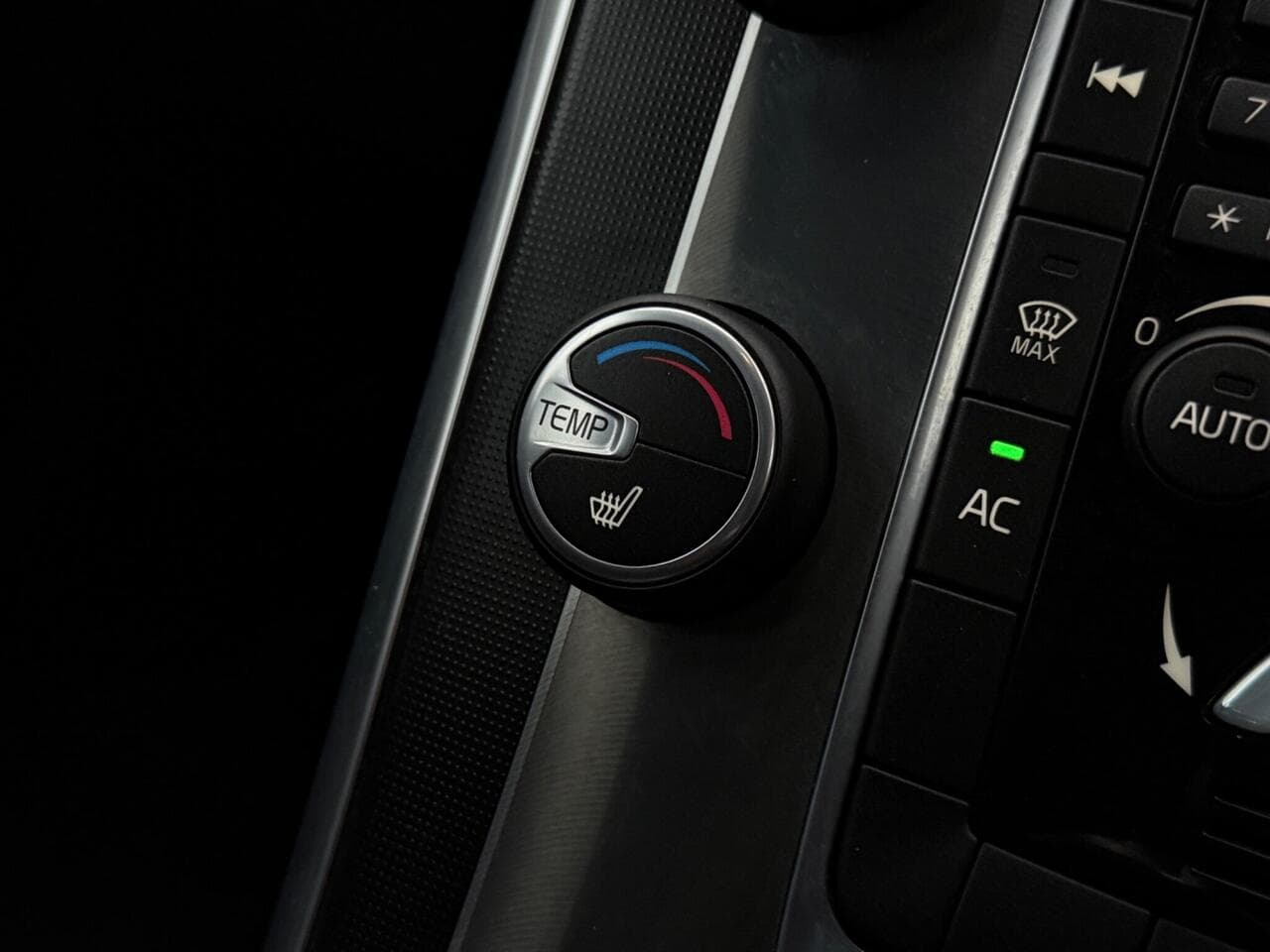Volvo XC60 thumbnail Misc Controls