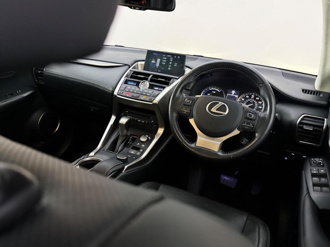 Lexus NX thumbnail Interior Front