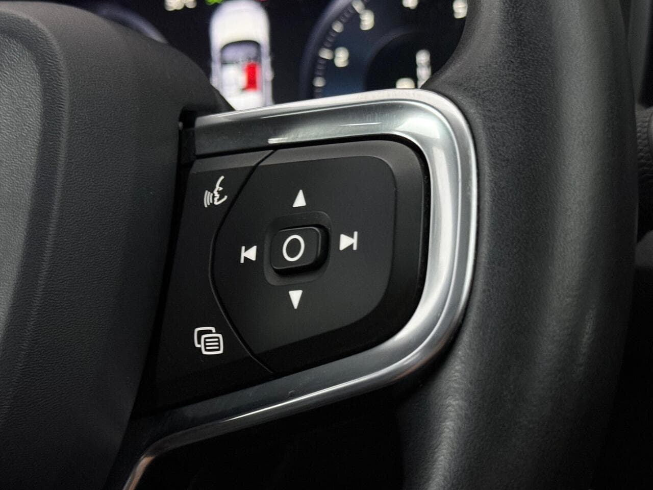 Volvo XC40 thumbnail Misc Controls