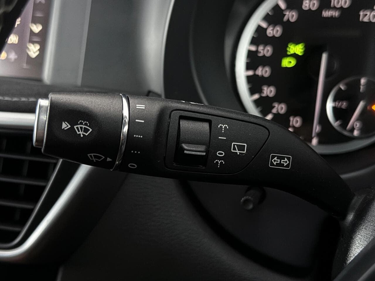Infiniti Q30 thumbnail Misc Controls