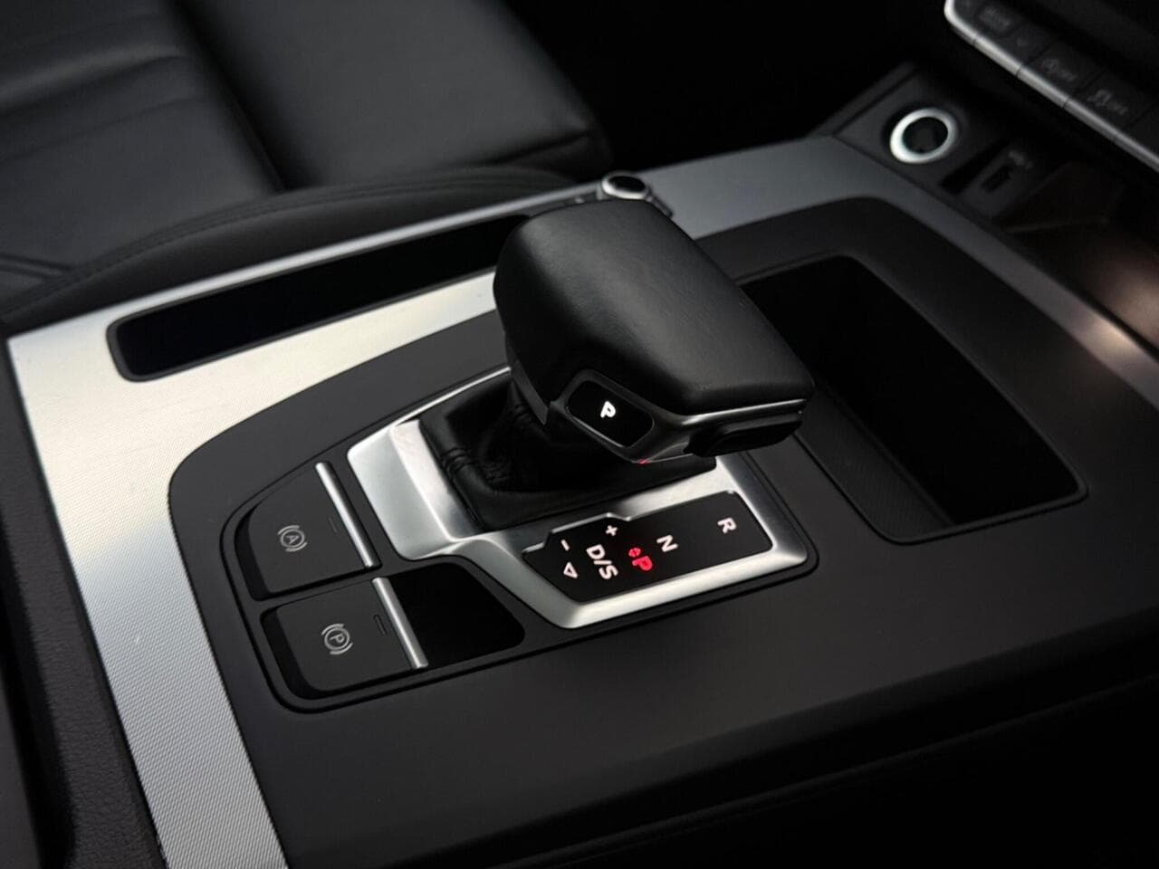 Audi Q5 thumbnail Misc Controls