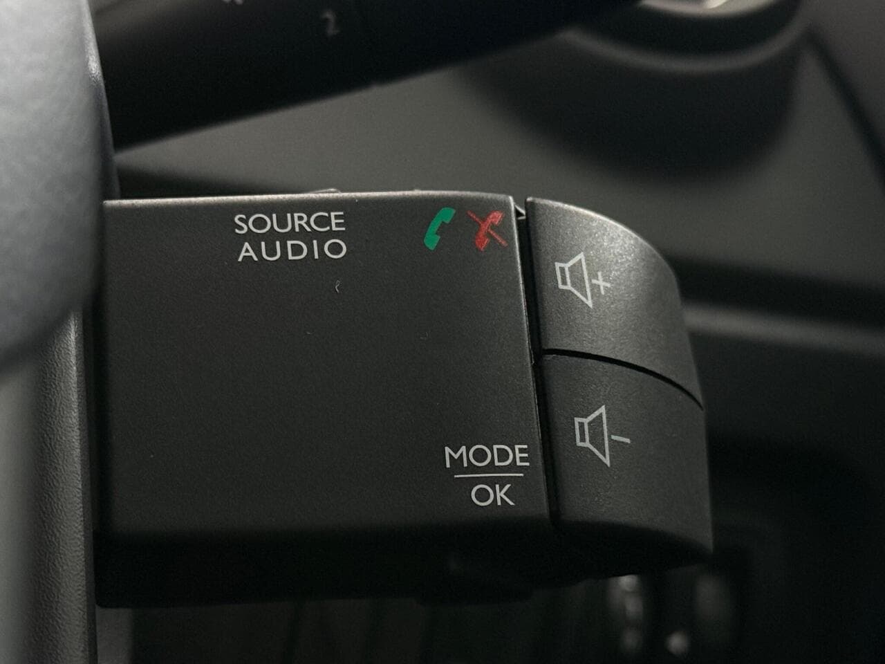 Renault Captur thumbnail Misc Controls