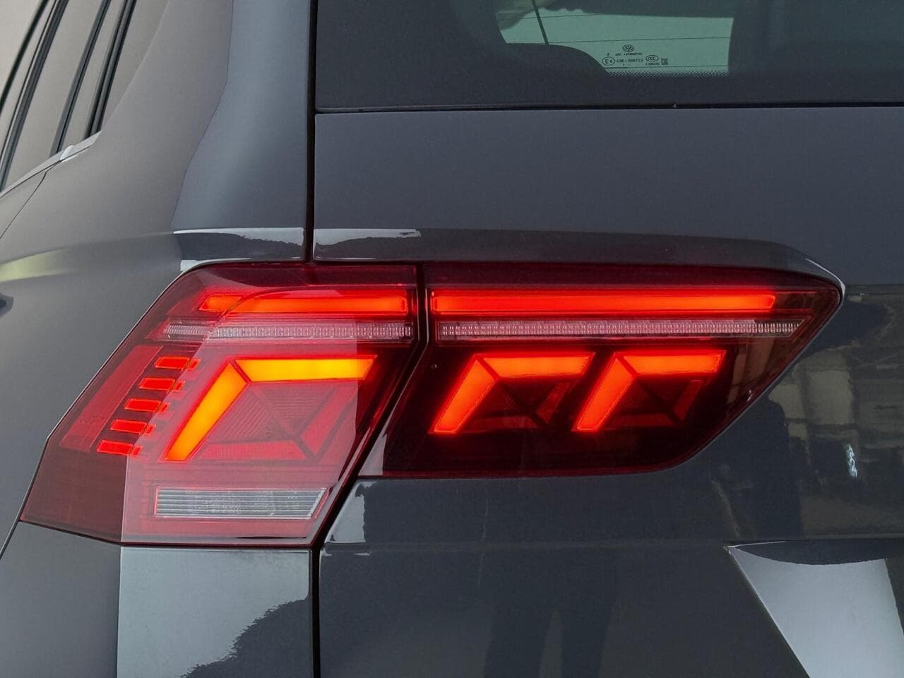 Volkswagen Tiguan thumbnail Lights Rear