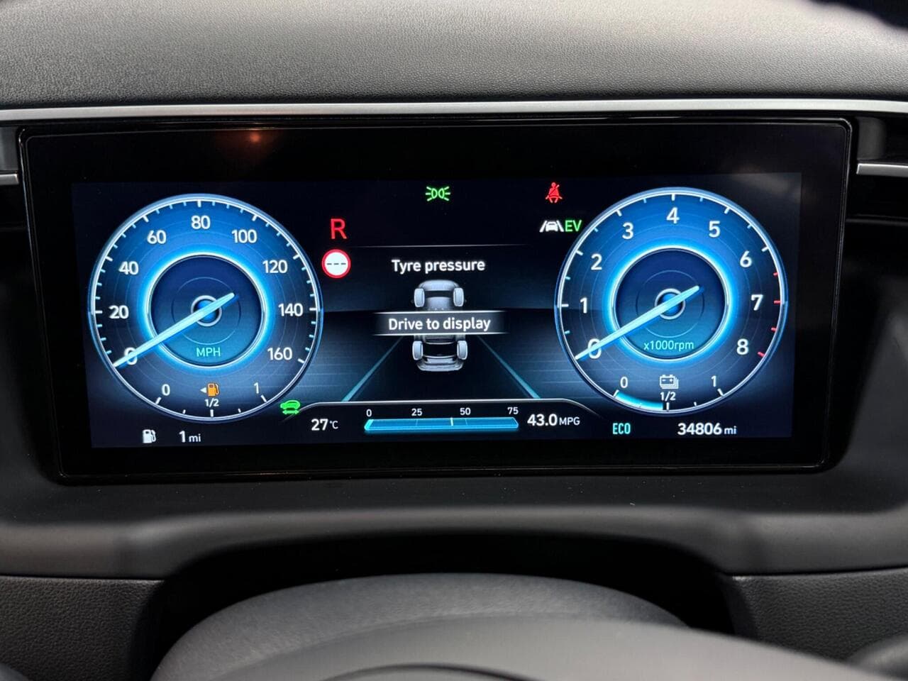 Hyundai TUCSON thumbnail Driver Instruments