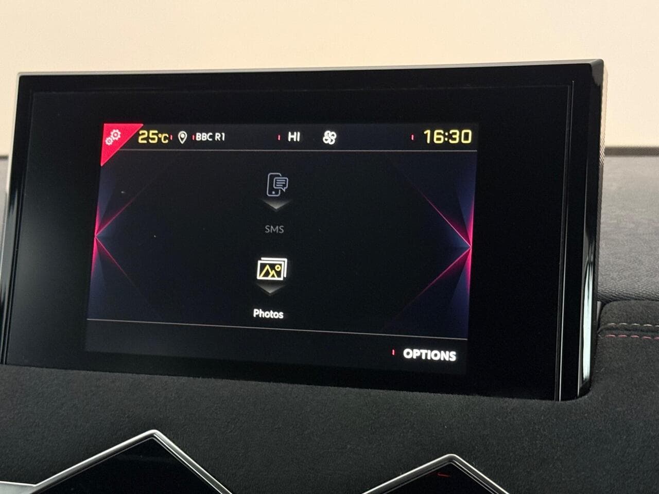 DS AUTOMOBILES DS 3 CROSSBACK thumbnail Infotainment System