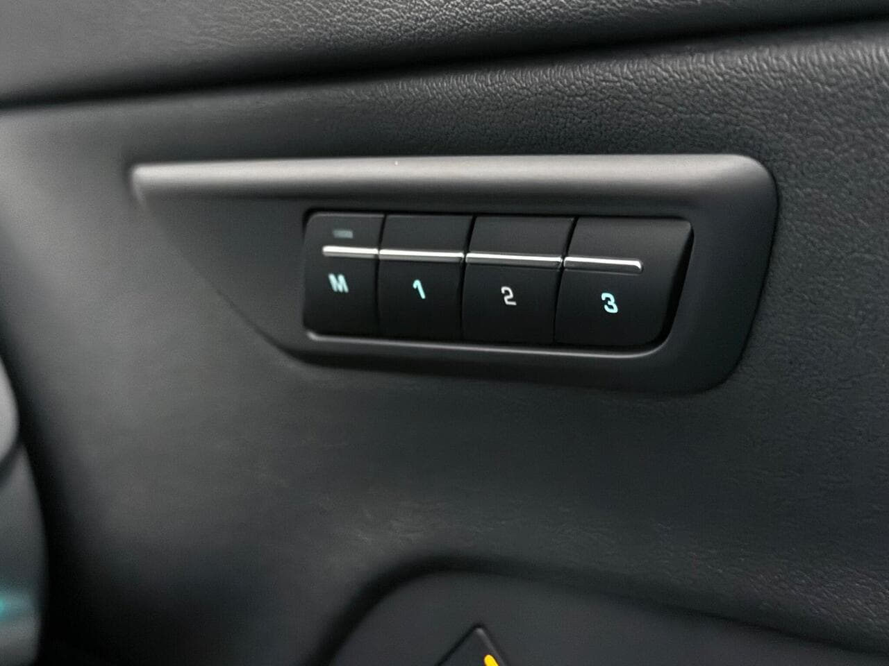 Jaguar E-PACE thumbnail Misc Controls