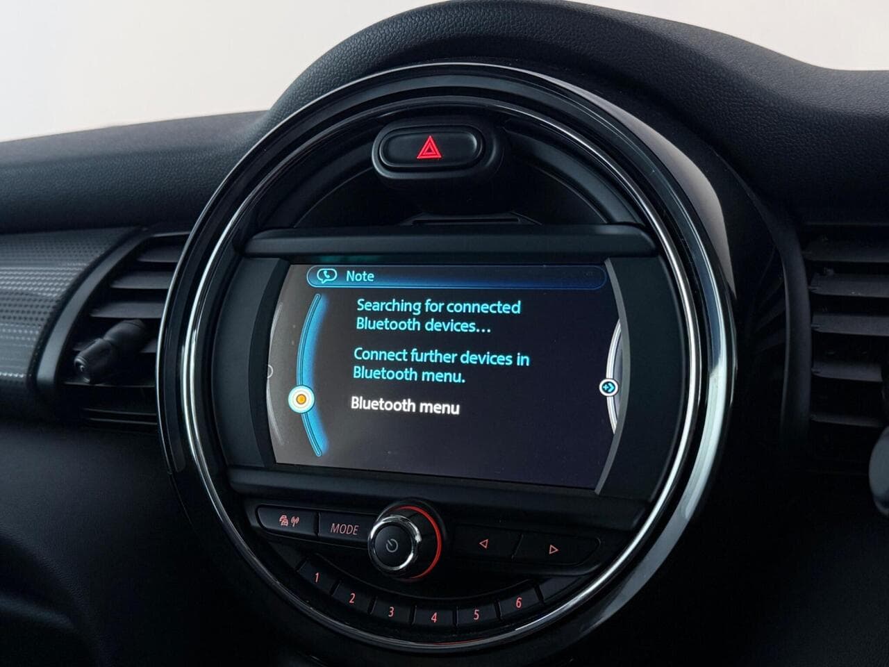 MINI Hatch thumbnail Infotainment System