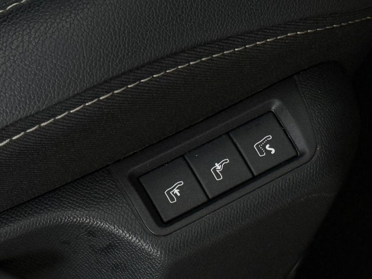 Vauxhall Corsa thumbnail Misc Controls