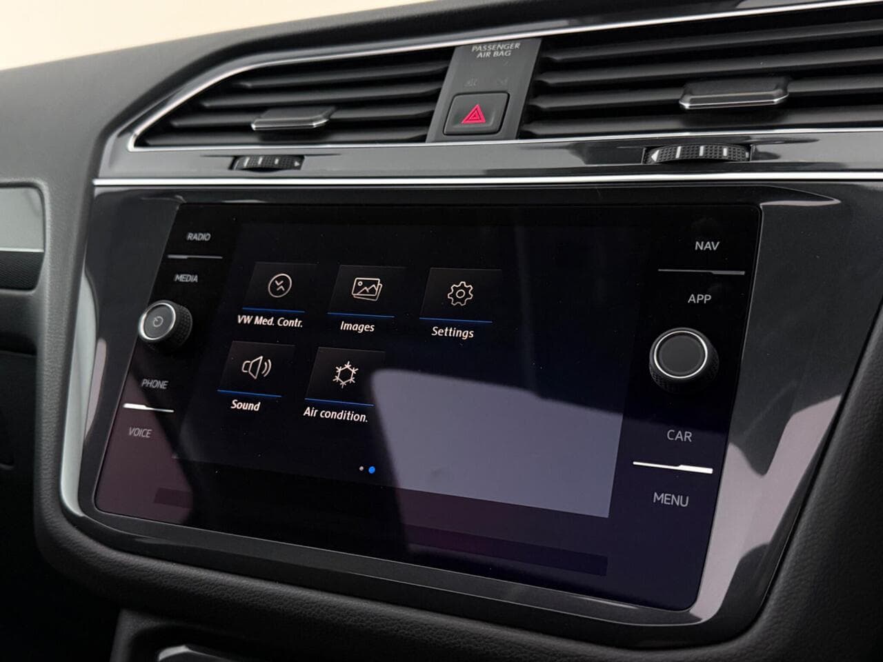 Volkswagen Tiguan Allspace thumbnail Infotainment System
