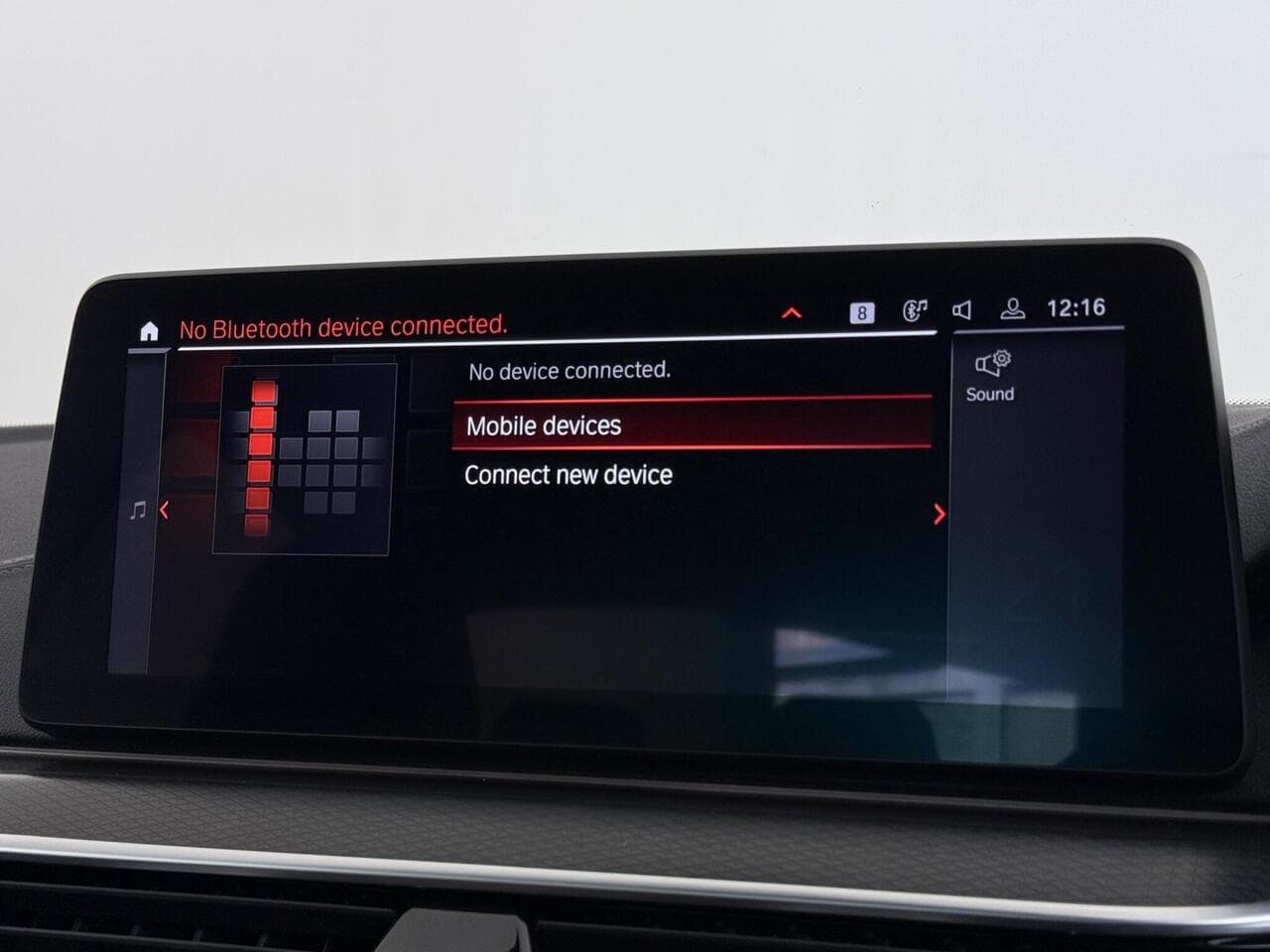 BMW 5 Series thumbnail Infotainment System