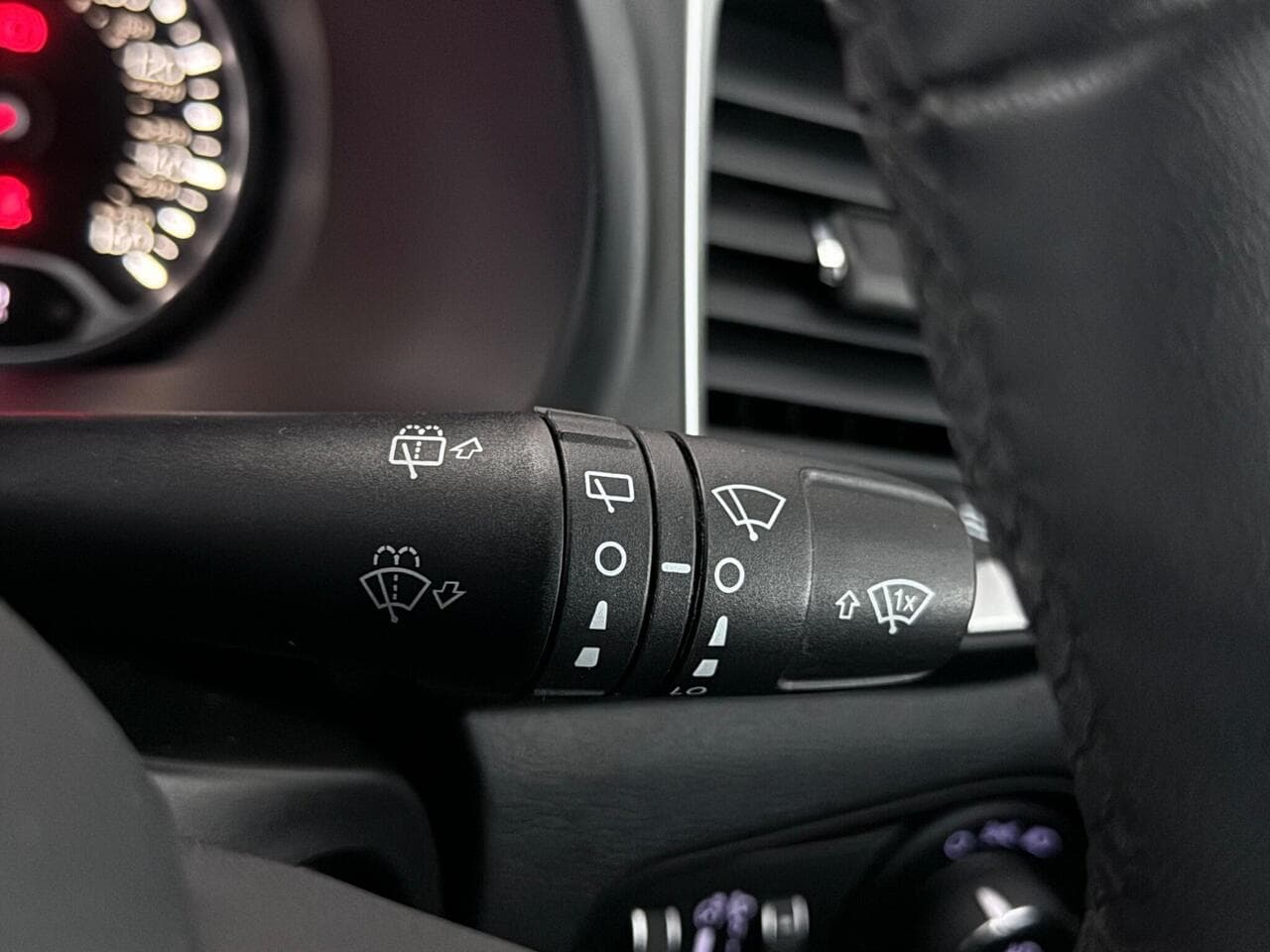 Jeep Renegade thumbnail Misc Controls