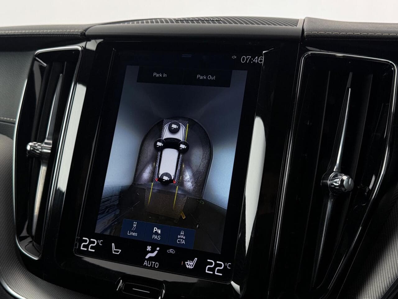Volvo XC60 thumbnail Infotainment System
