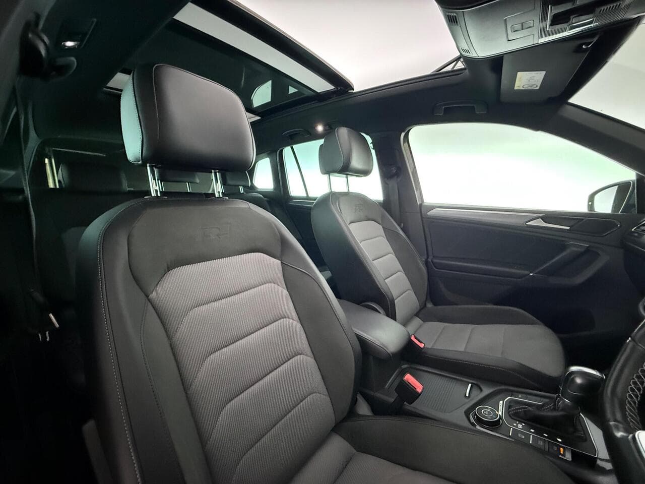 Volkswagen Tiguan thumbnail Seat Driver
