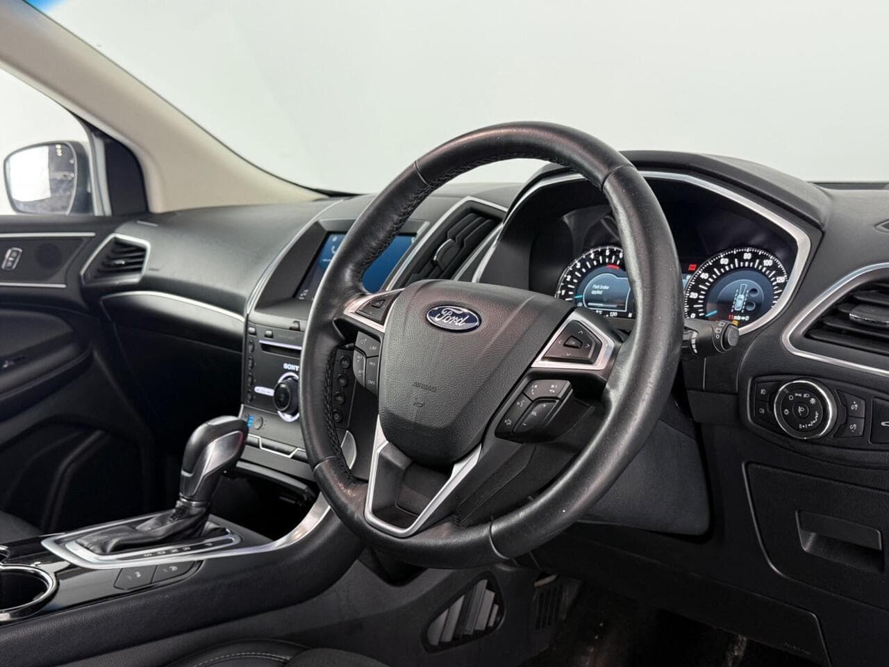 Ford Edge thumbnail Interior Front