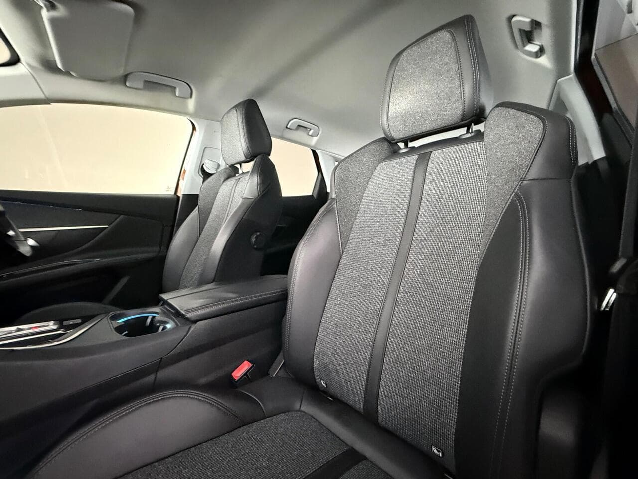 Peugeot 3008 thumbnail Seat Front Passenger