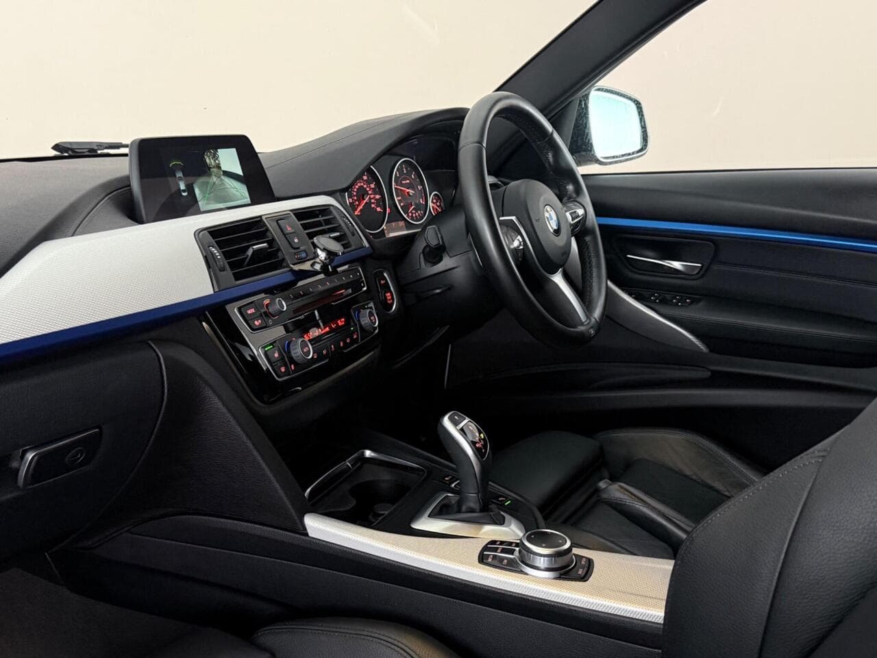 BMW 3 Series thumbnail Interior Front