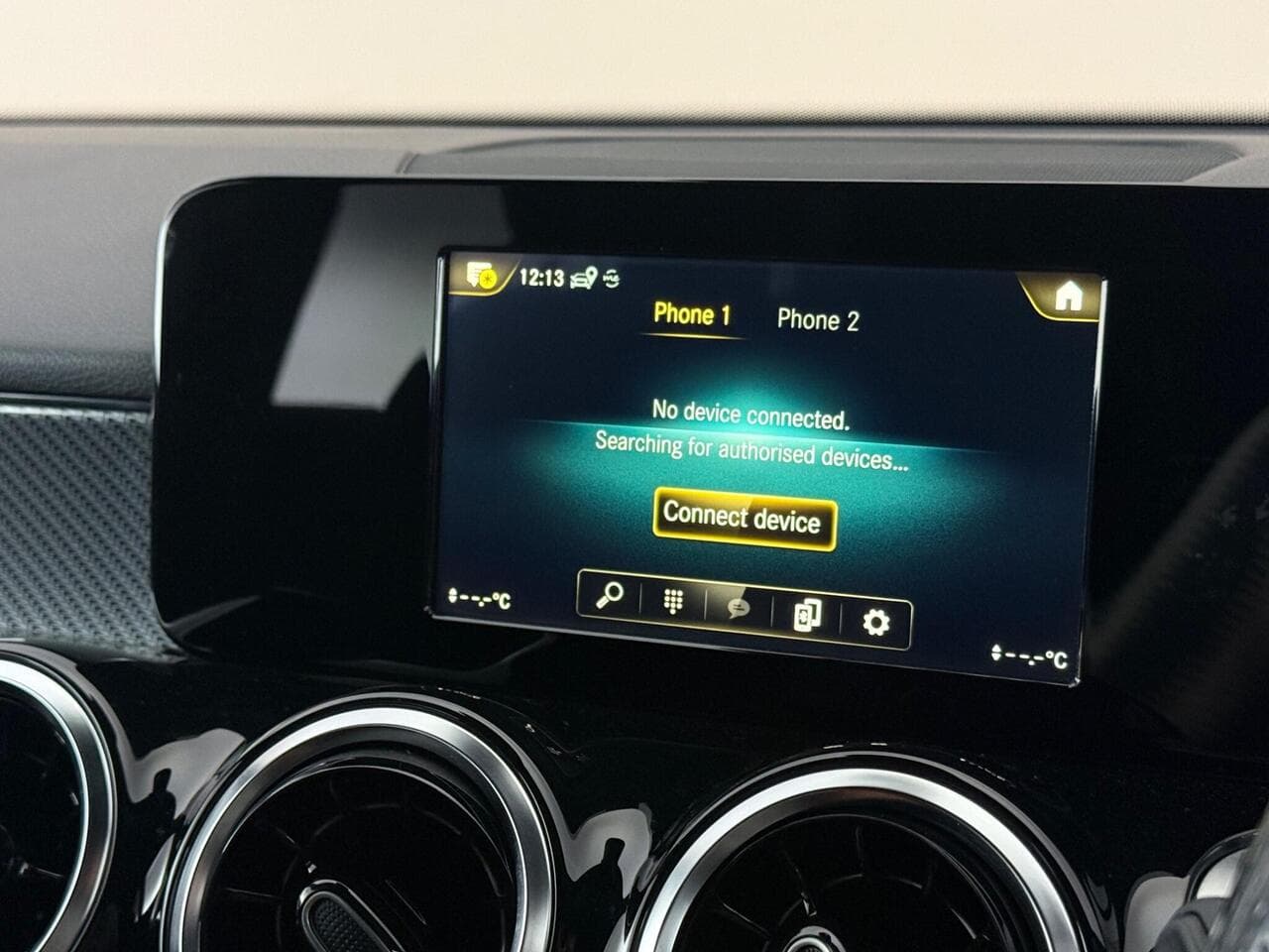Mercedes-Benz GLB thumbnail Infotainment System
