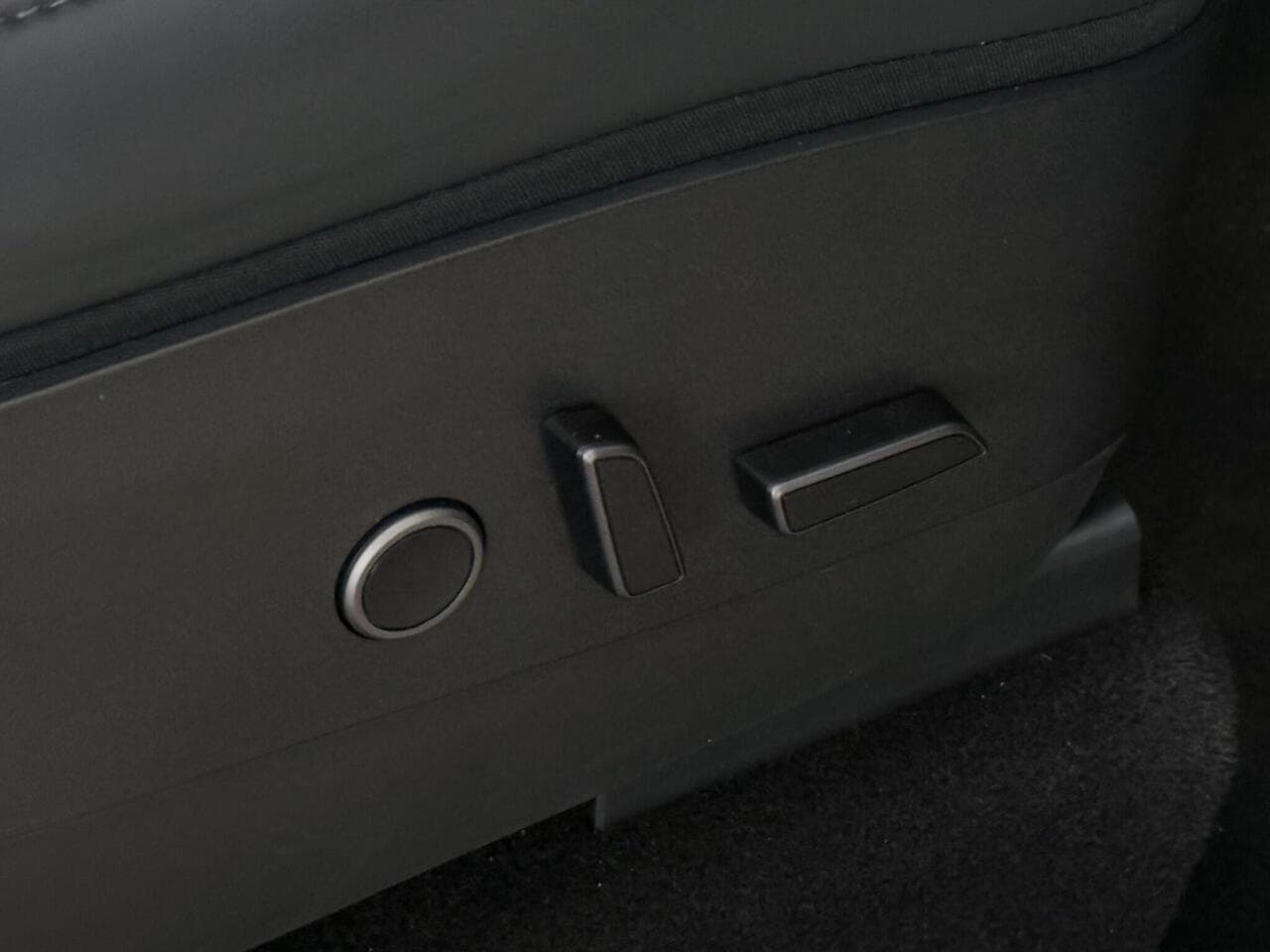 Tesla Model Y thumbnail Misc Controls