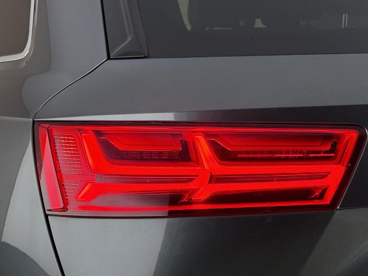 Audi Q7 thumbnail Lights Rear