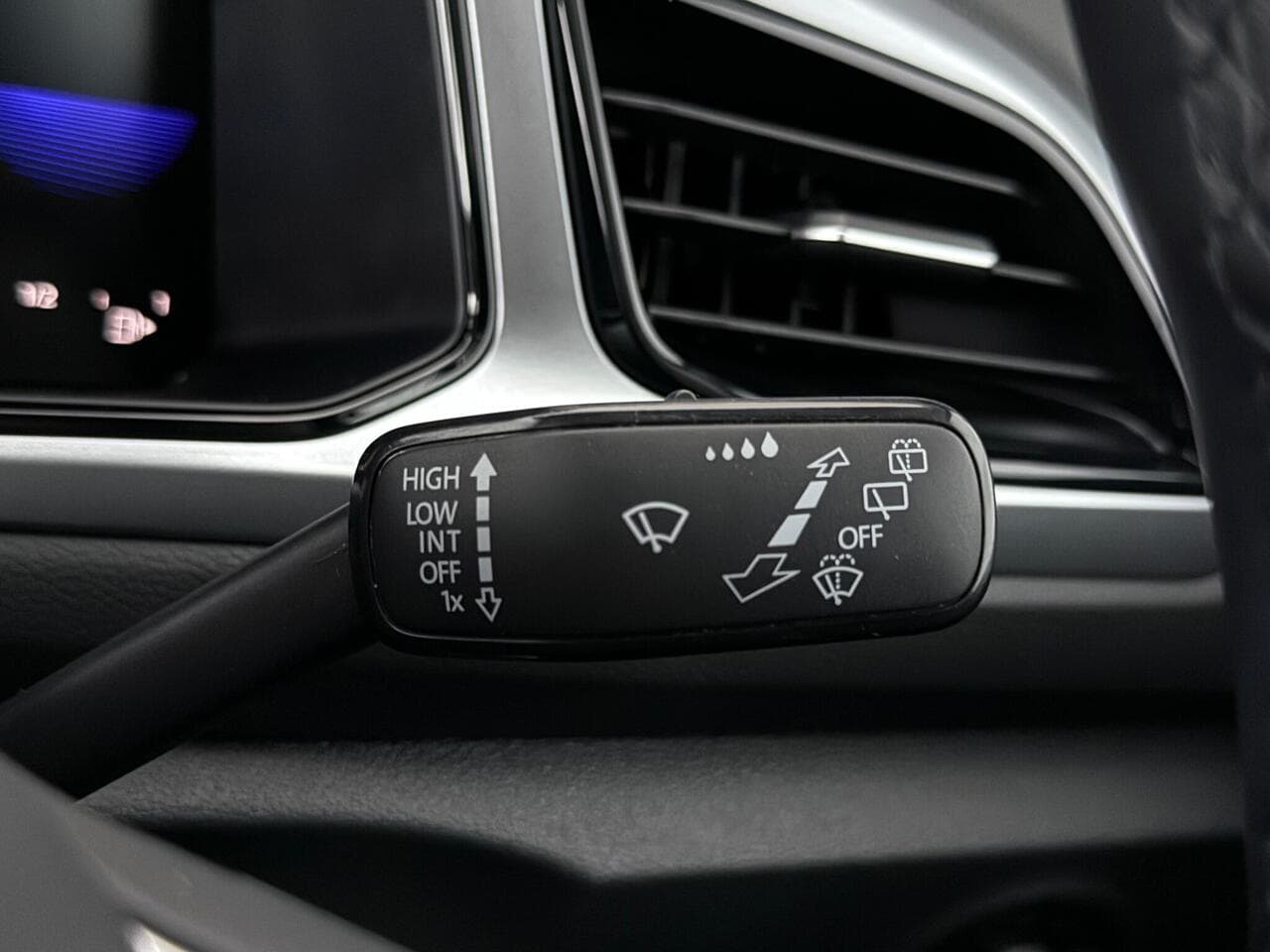 Volkswagen T-Roc thumbnail Misc Controls