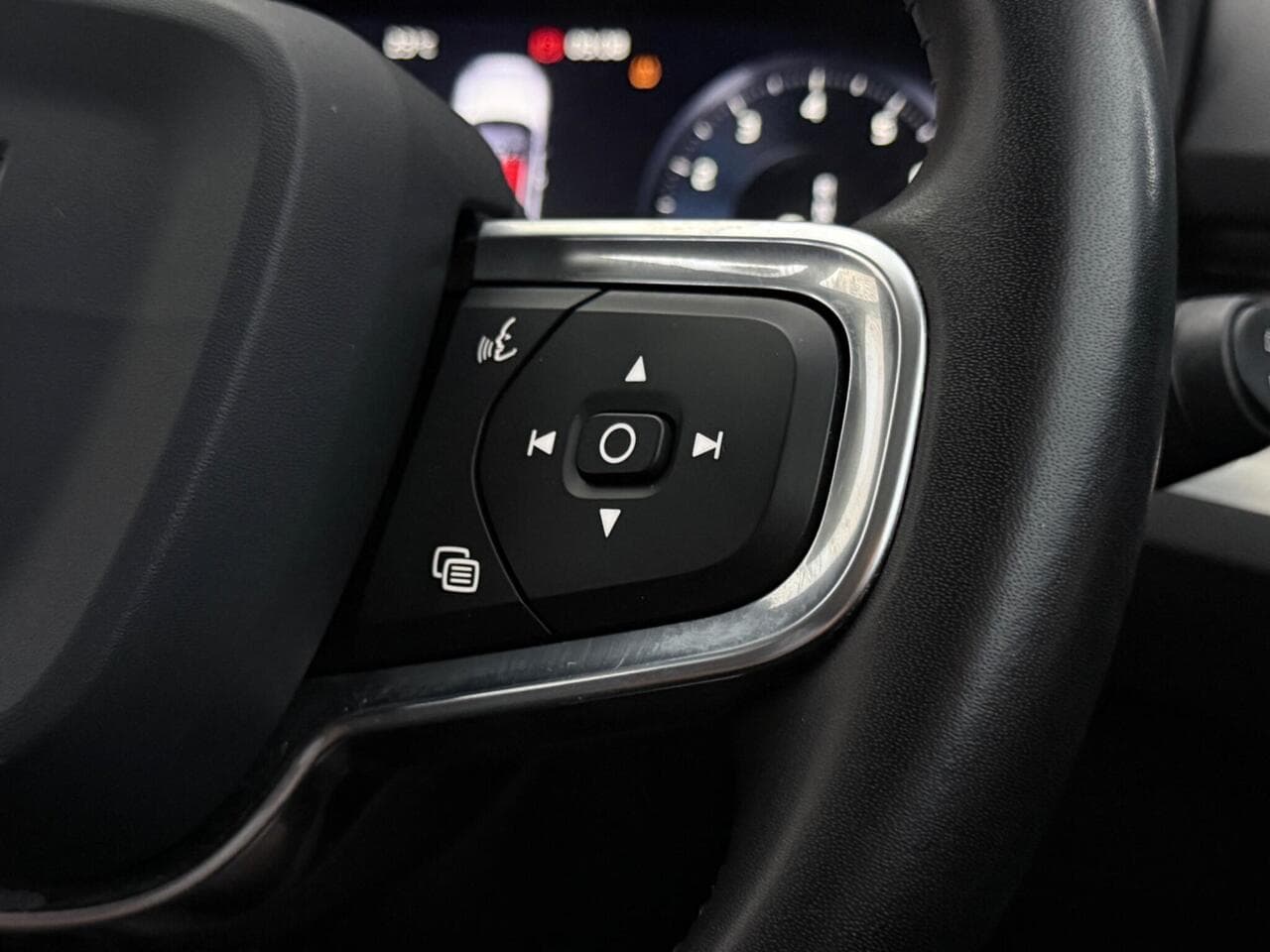 Volvo XC40 thumbnail Misc Controls