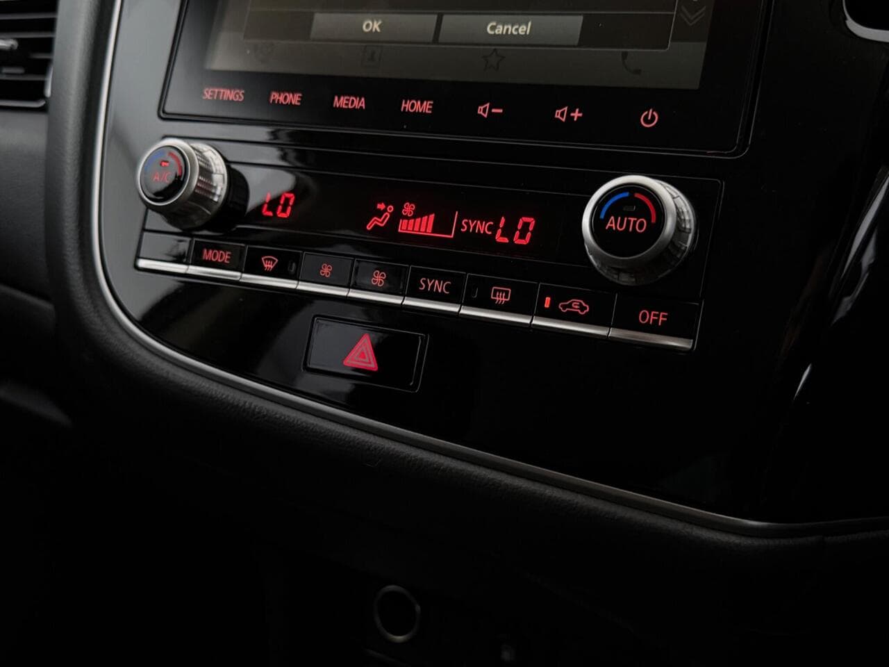 Mitsubishi Outlander thumbnail Infotainment System
