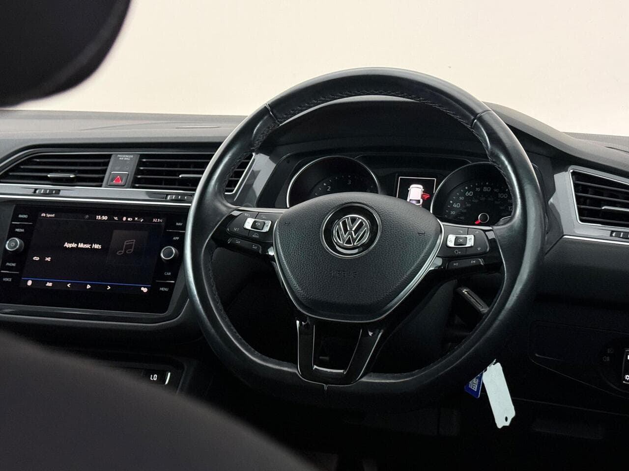 Volkswagen Tiguan Allspace thumbnail Steering Wheel